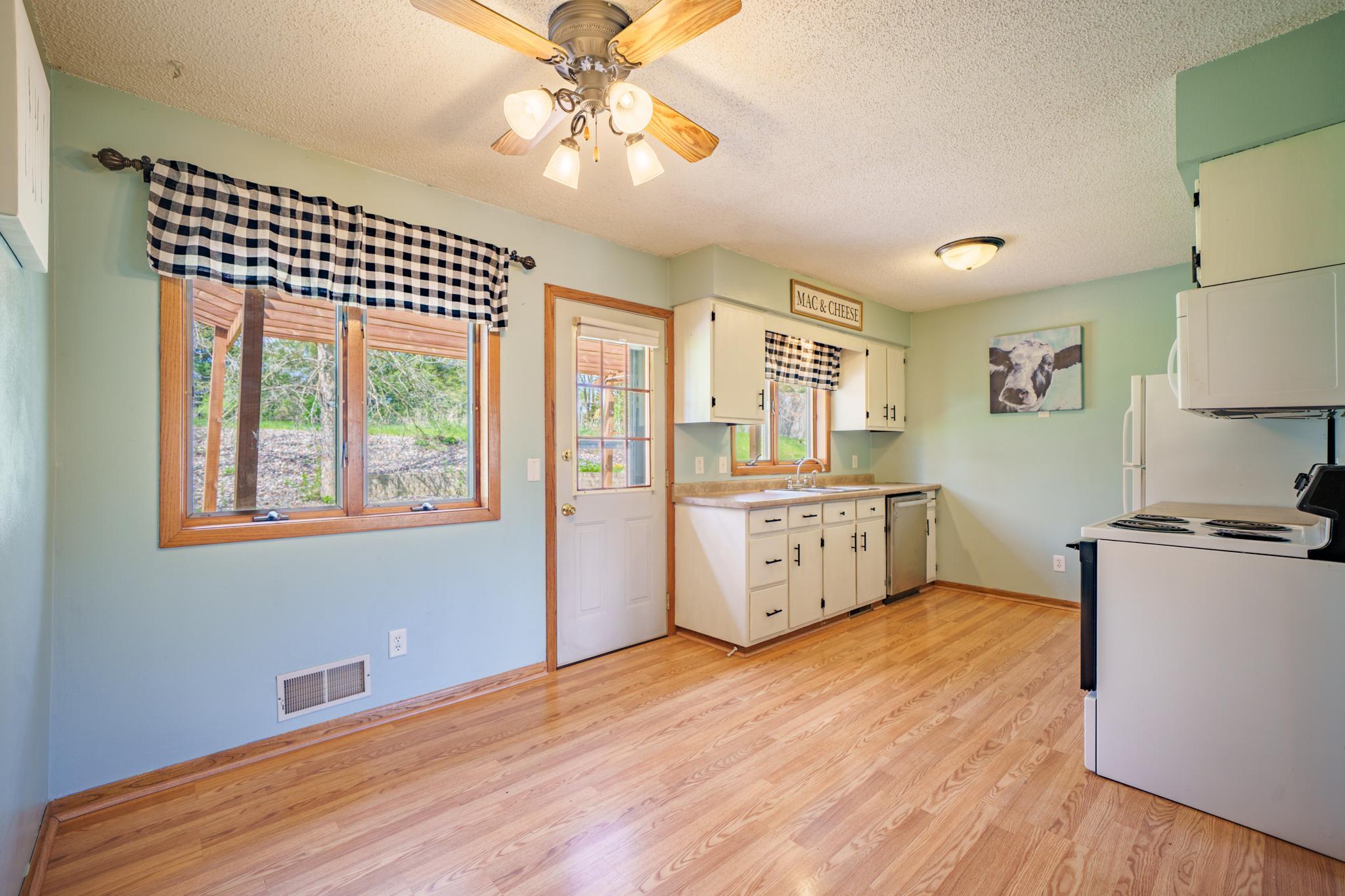 117 Vineyard Av Cannon Falls-043026-035-HDR-PRINT-.JPG