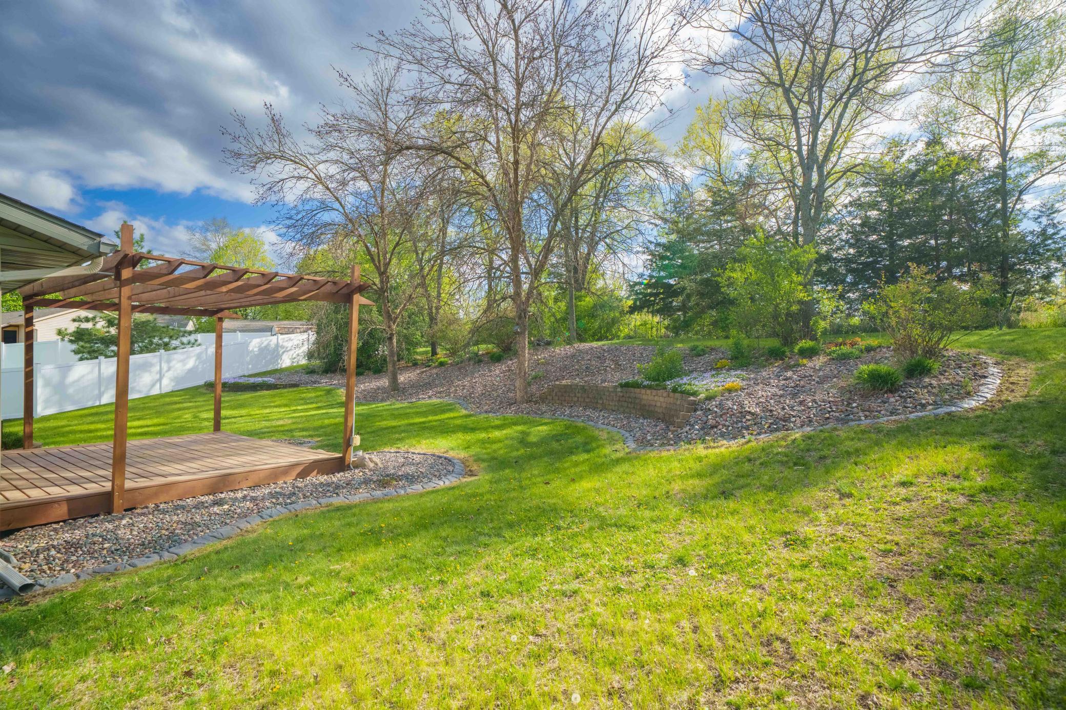 28-MLS-17 Vineyard Av Cannon Falls-043026--180-HDR.JPG