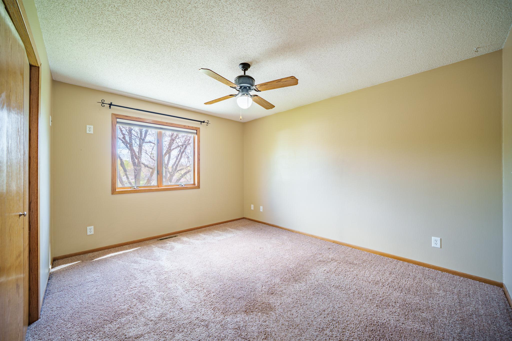 117 Vineyard Av Cannon Falls-043026-070-HDR-PRINT-.JPG