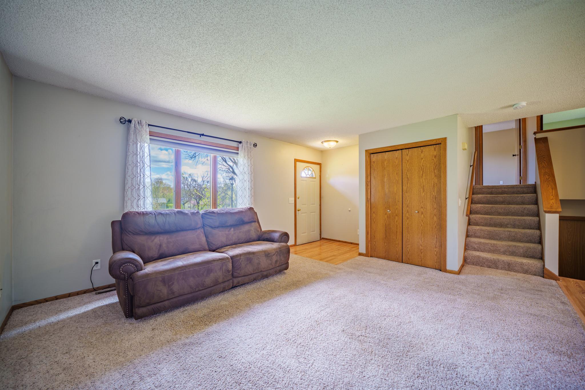 117 Vineyard Av Cannon Falls-043026-020-HDR-PRINT-.JPG