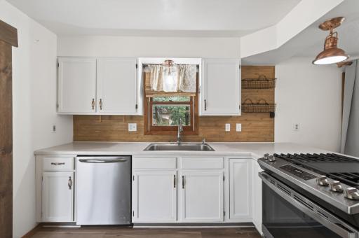 1612 Goodview Avenue N, Saint Paul, MN 55128