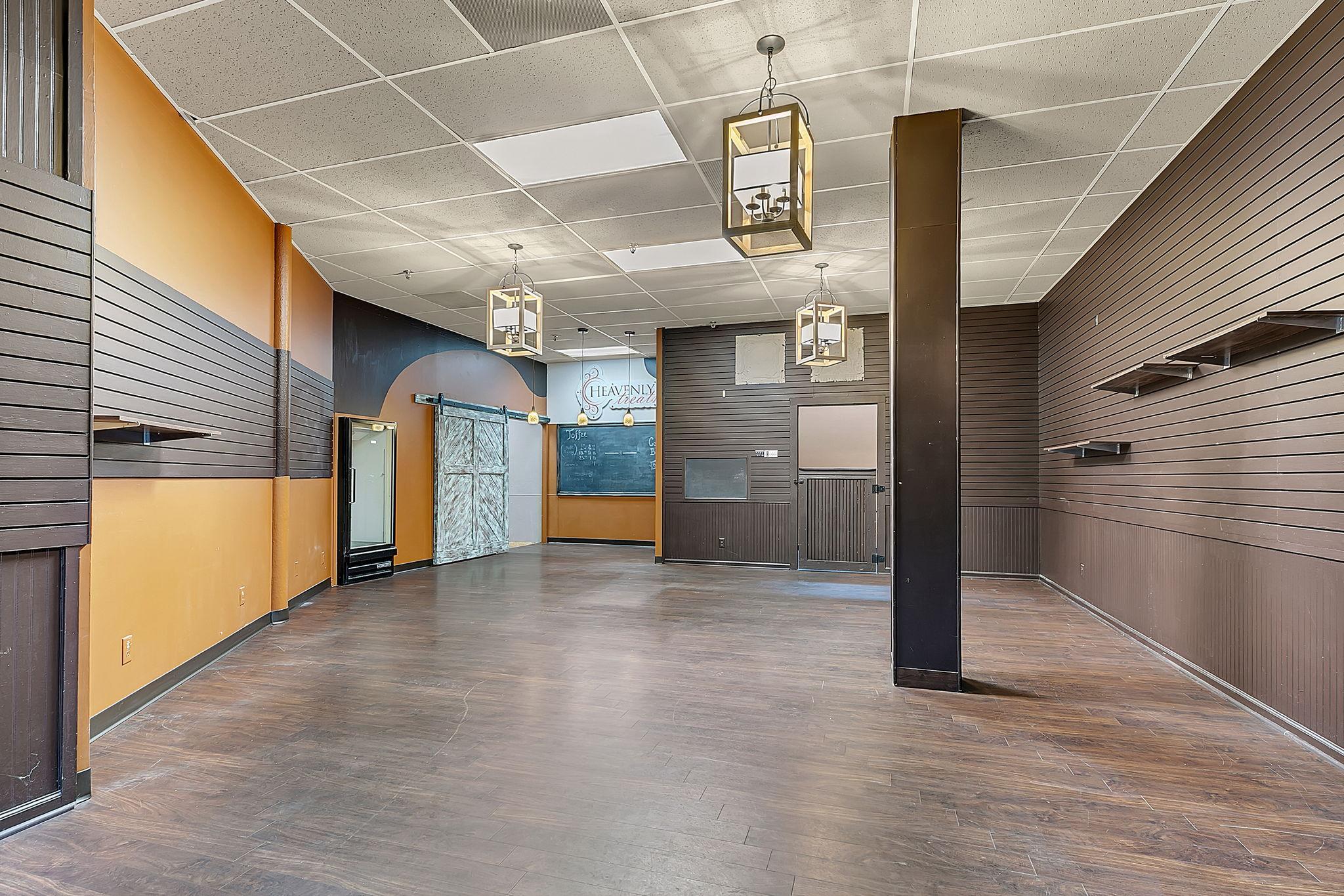 main level - 858 sq ft unit