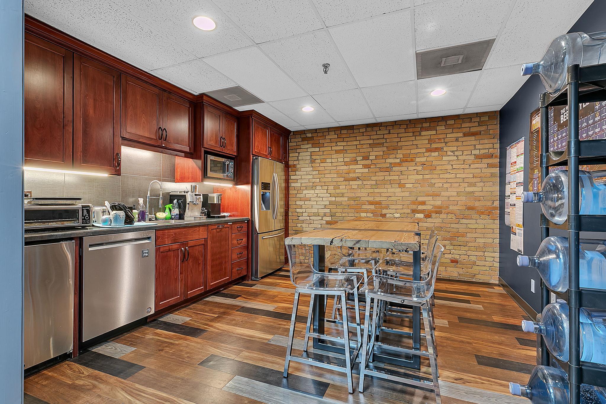 upper level - 3475 sq ft unit