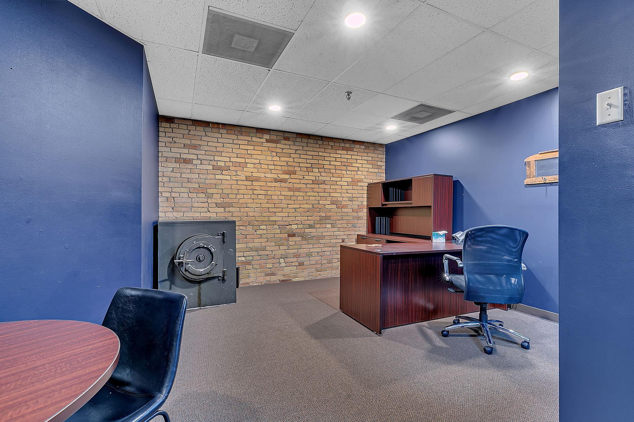 upper level - 3475 sq ft unit