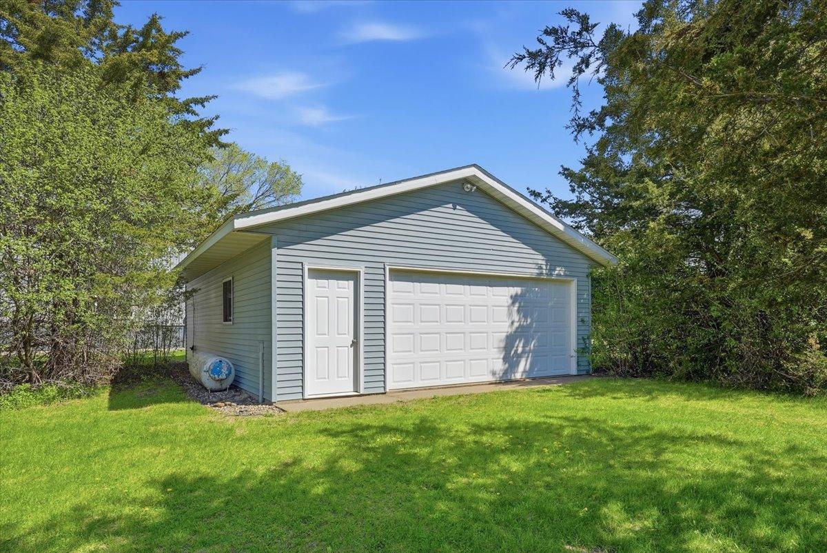 Heated 24x32 workshop with 9' ceilings for all your projects.