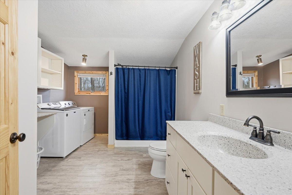 22-Bathroom.jpg