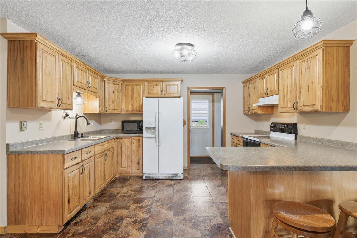 12-Kitchen.jpg