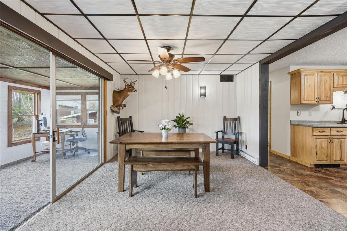 09-Dining Area.jpg