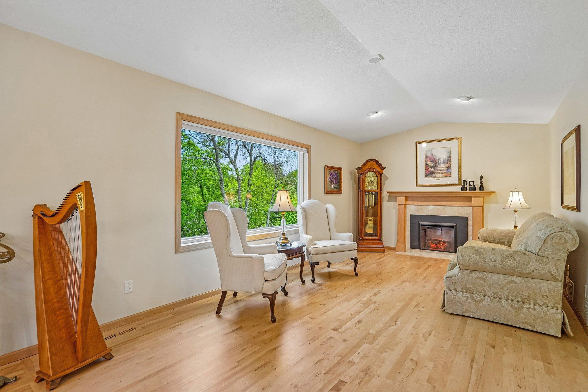 7-web-or-mls-Skyline Ave-S0905-007.jpg