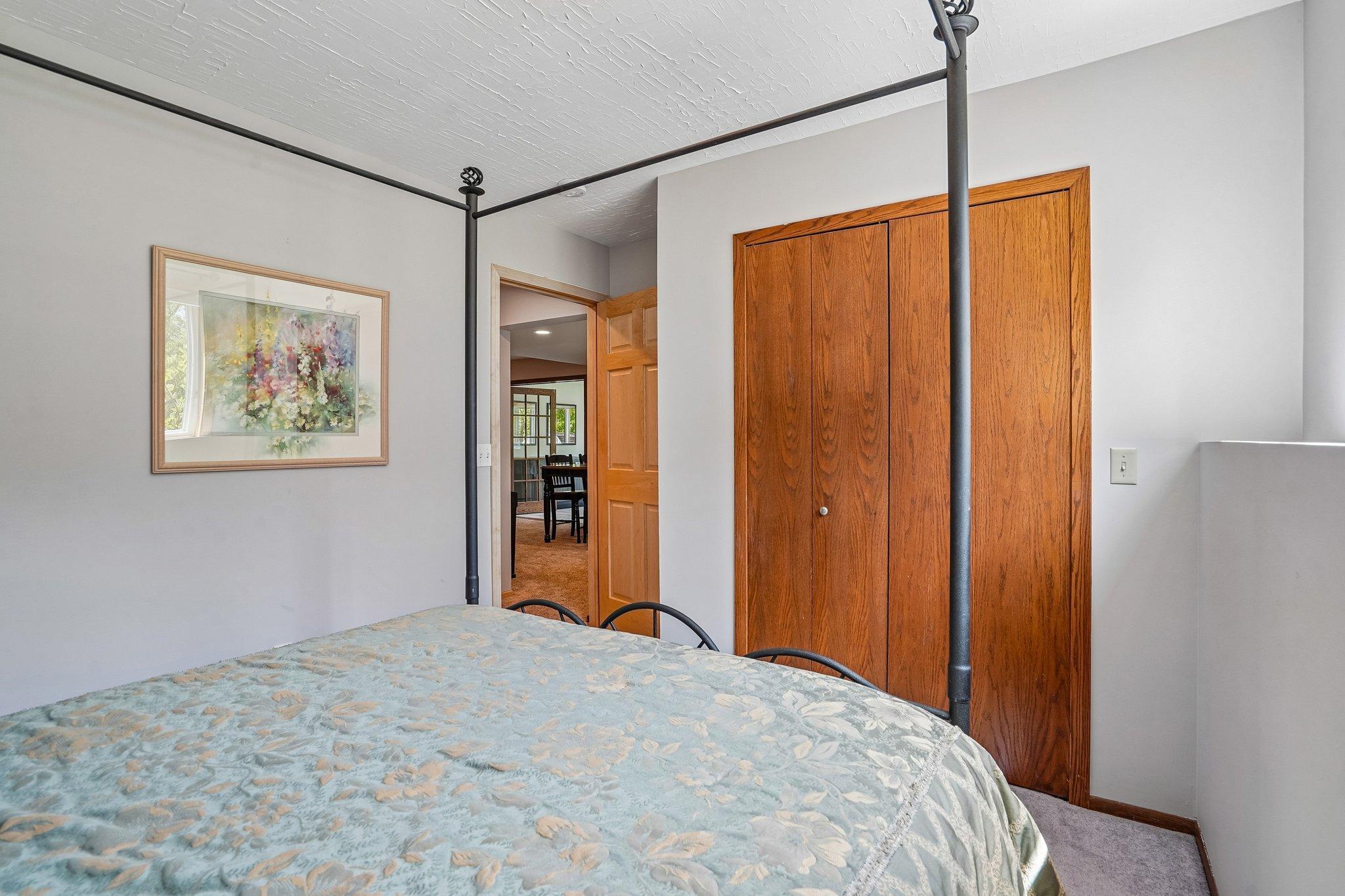 48-web-or-mls-Skyline Ave-S0905-048.jpg
