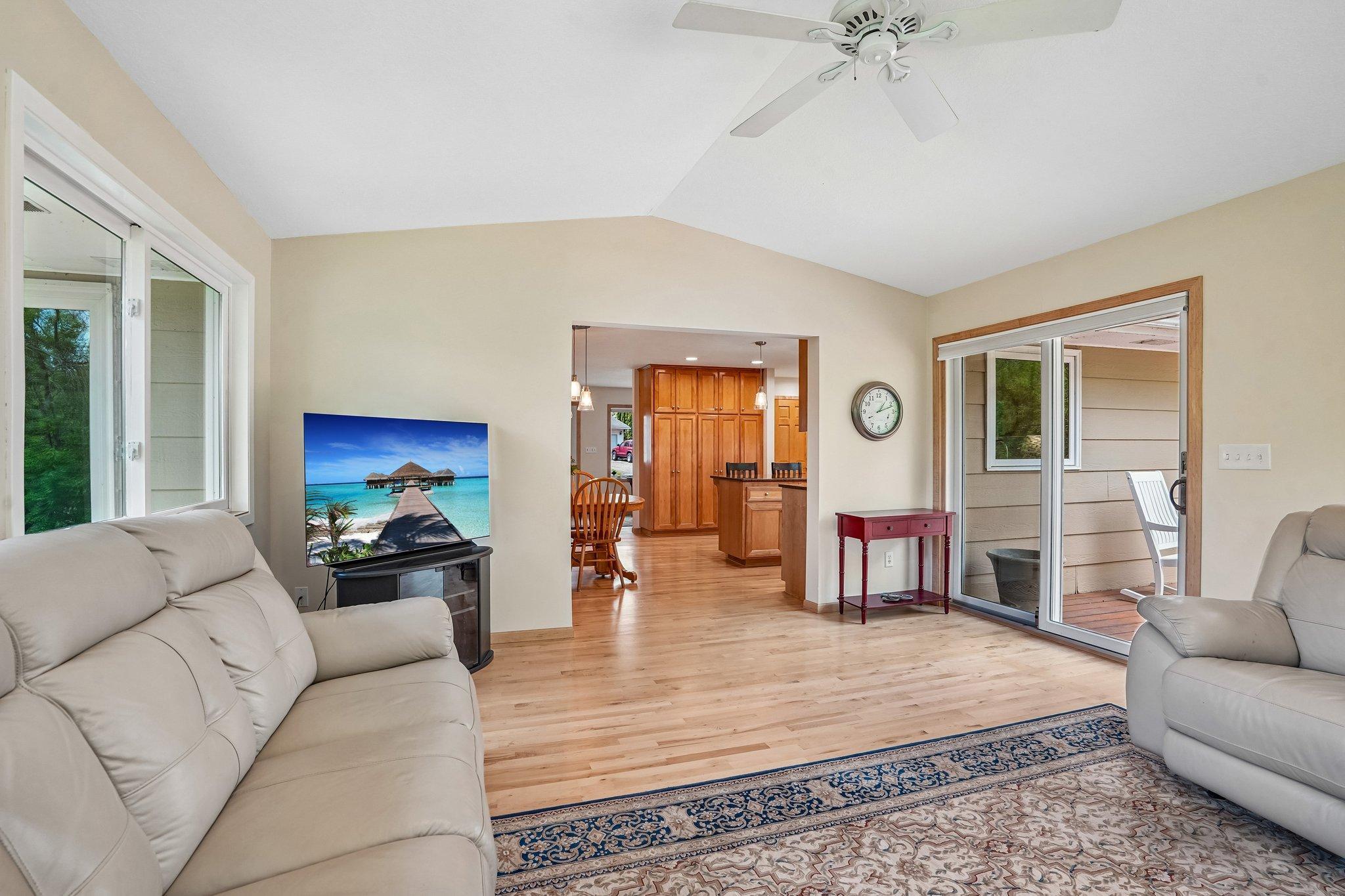 25-web-or-mls-Skyline Ave-S0905-025.jpg