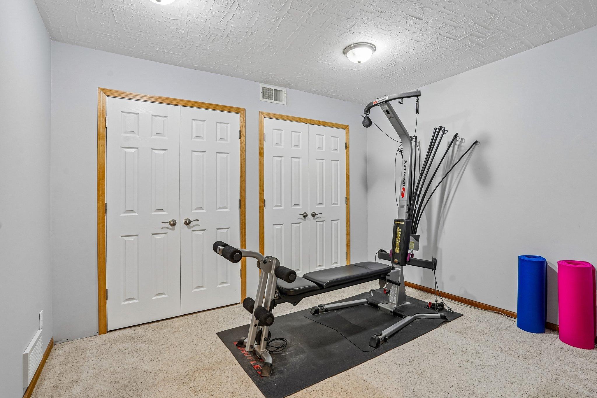 44-web-or-mls-Skyline Ave-S0905-044.jpg