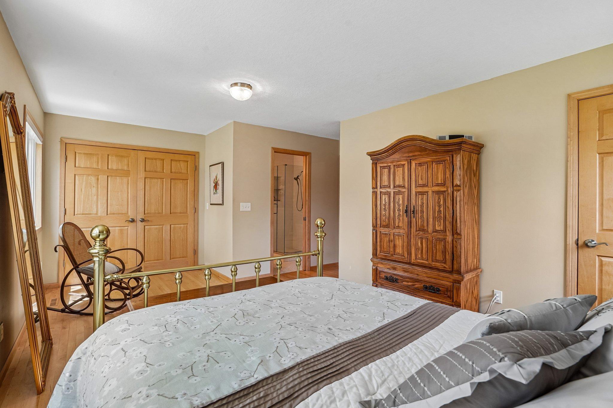 35-web-or-mls-Skyline Ave-S0905-035.jpg
