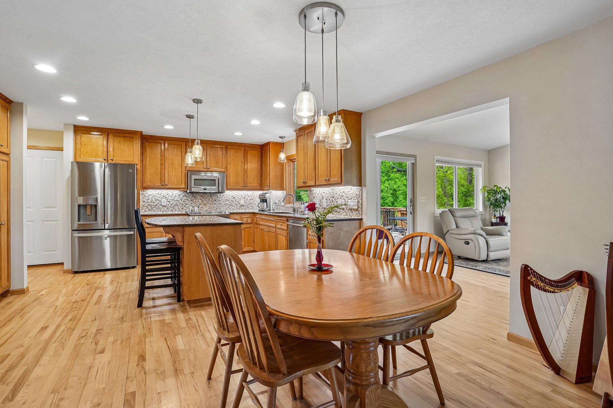 17-web-or-mls-Skyline Ave-S0905-017.jpg