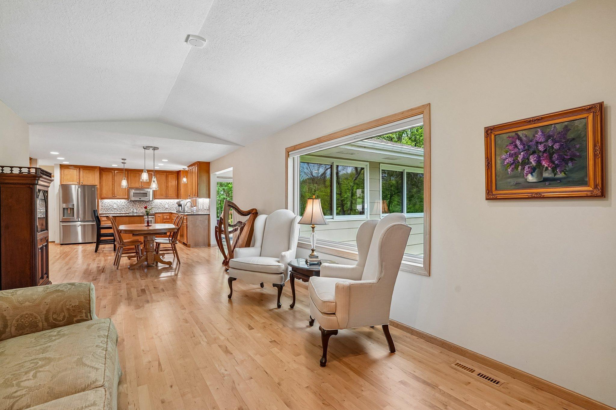 10-web-or-mls-Skyline Ave-S0905-010.jpg