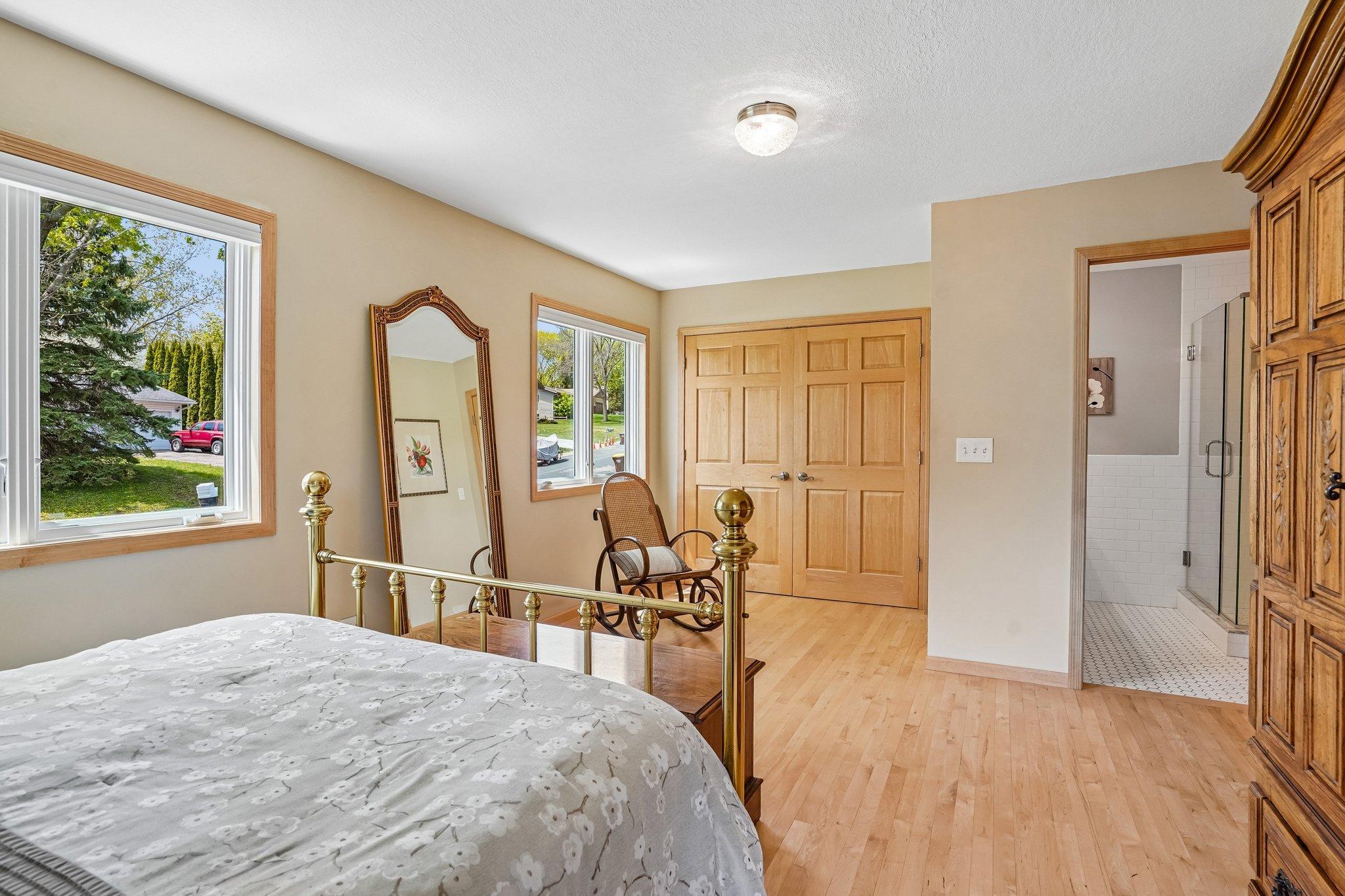 34-web-or-mls-Skyline Ave-S0905-034.jpg