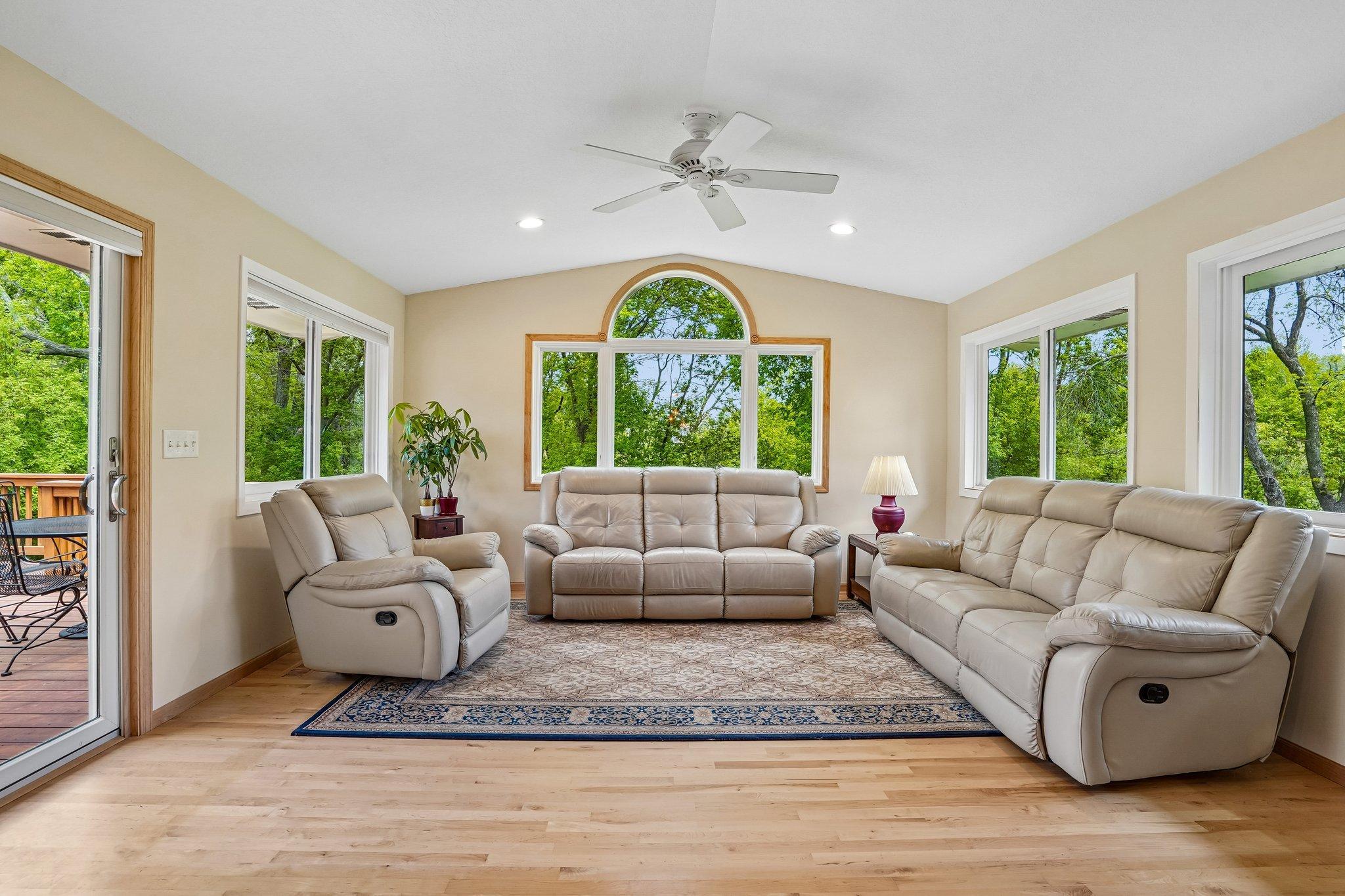 23-web-or-mls-Skyline Ave-S0905-023.jpg