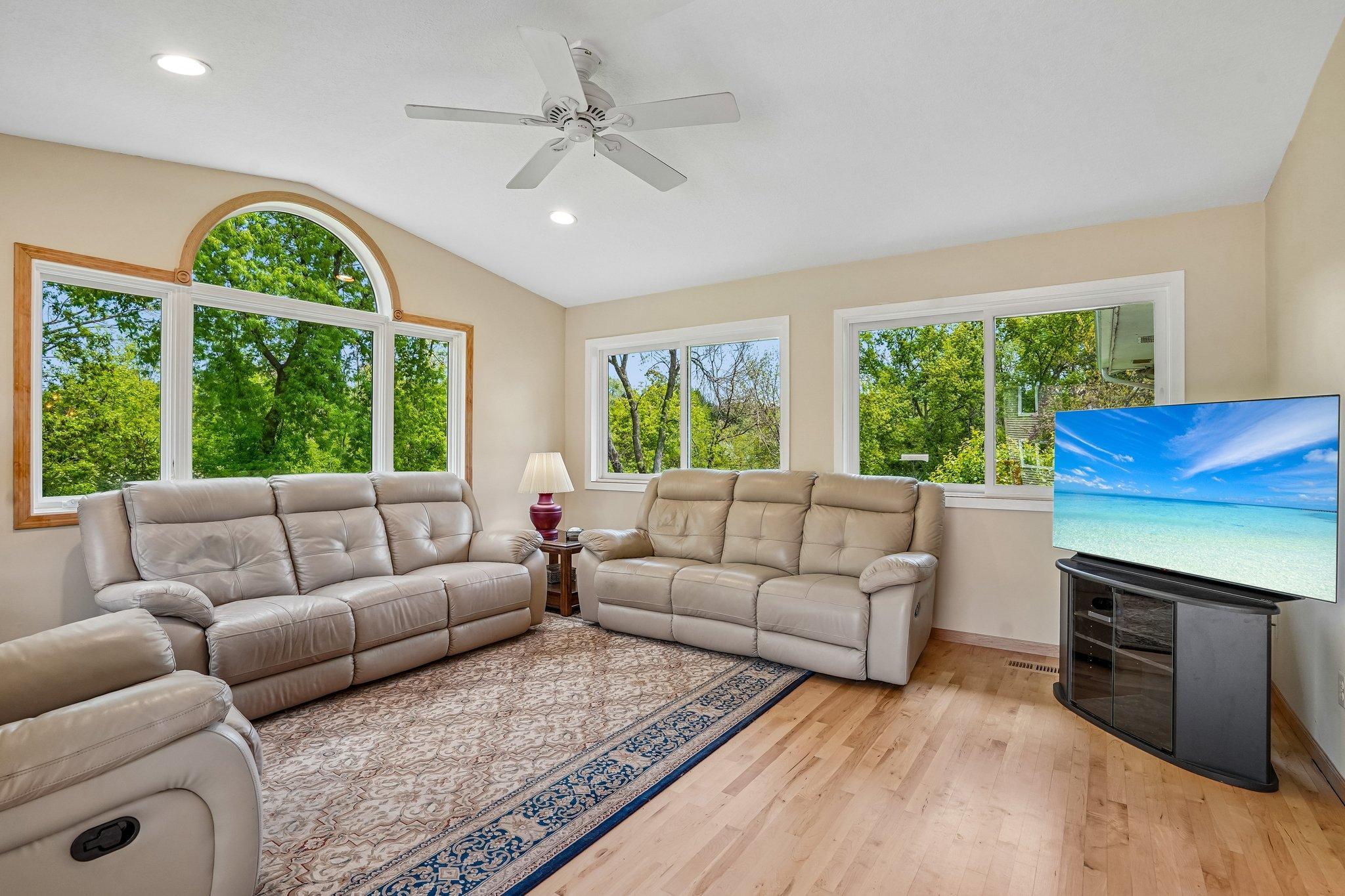 24-web-or-mls-Skyline Ave-S0905-024.jpg