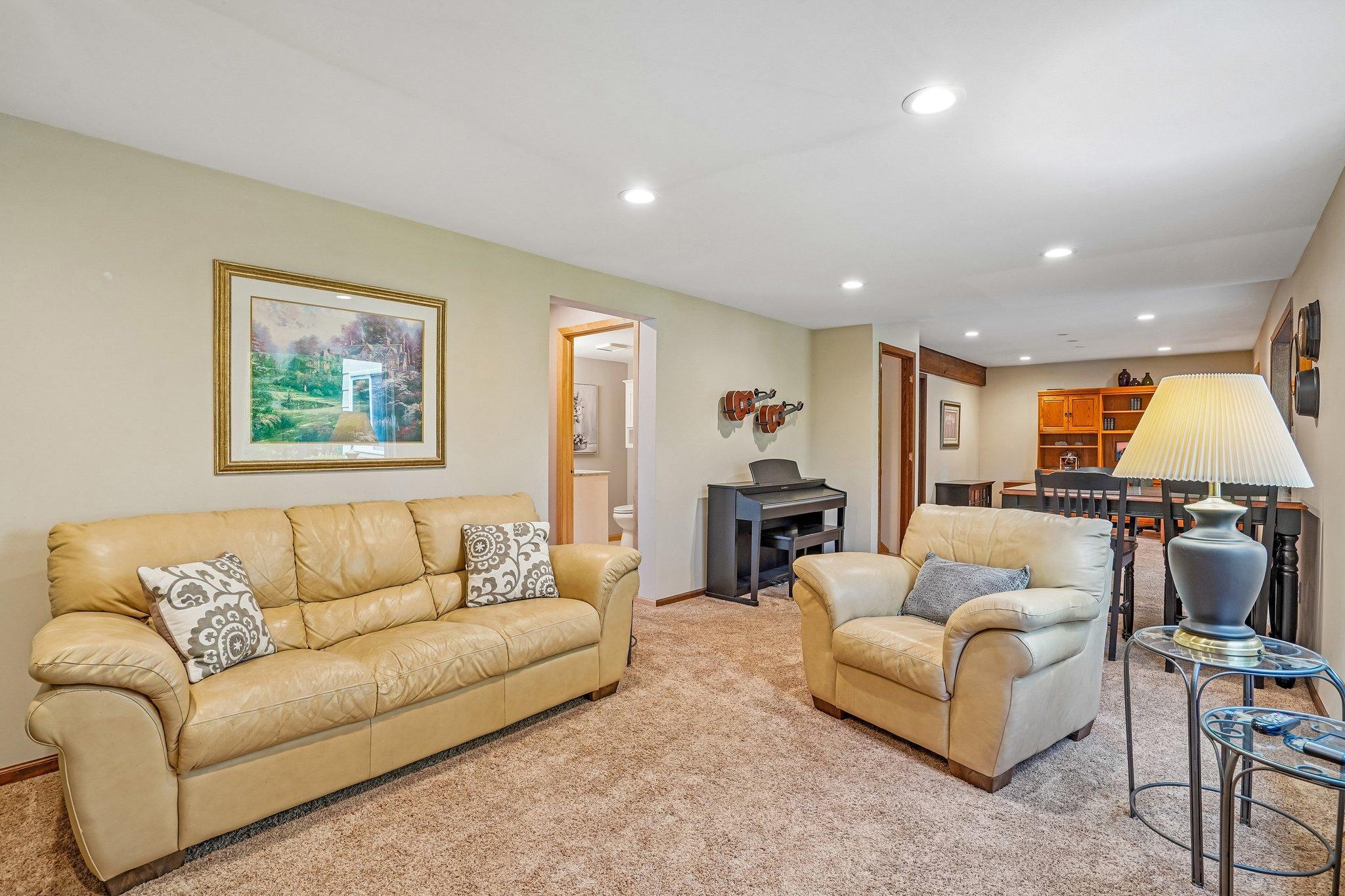 39-web-or-mls-Skyline Ave-S0905-039.jpg