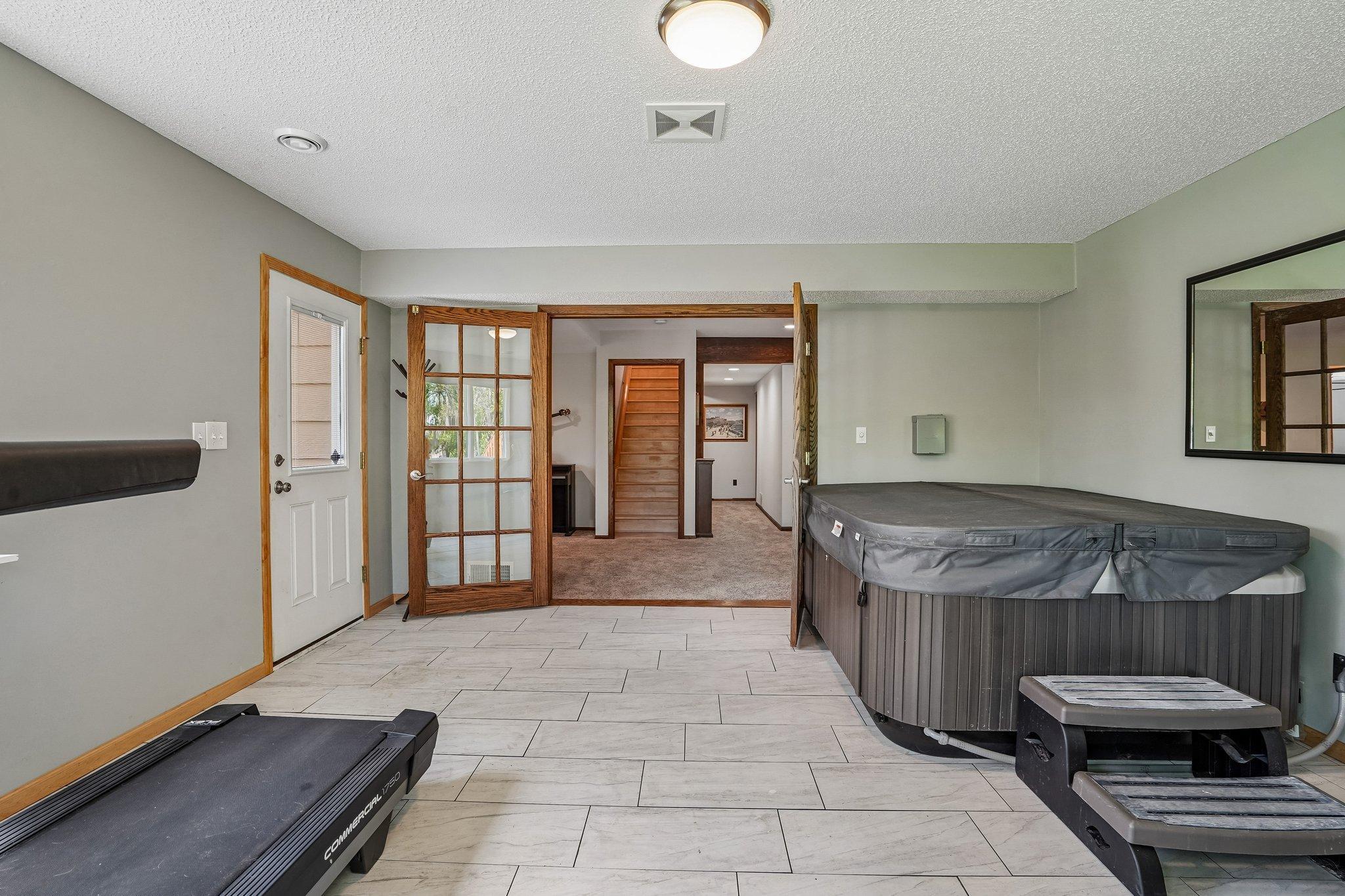 43-web-or-mls-Skyline Ave-S0905-043.jpg