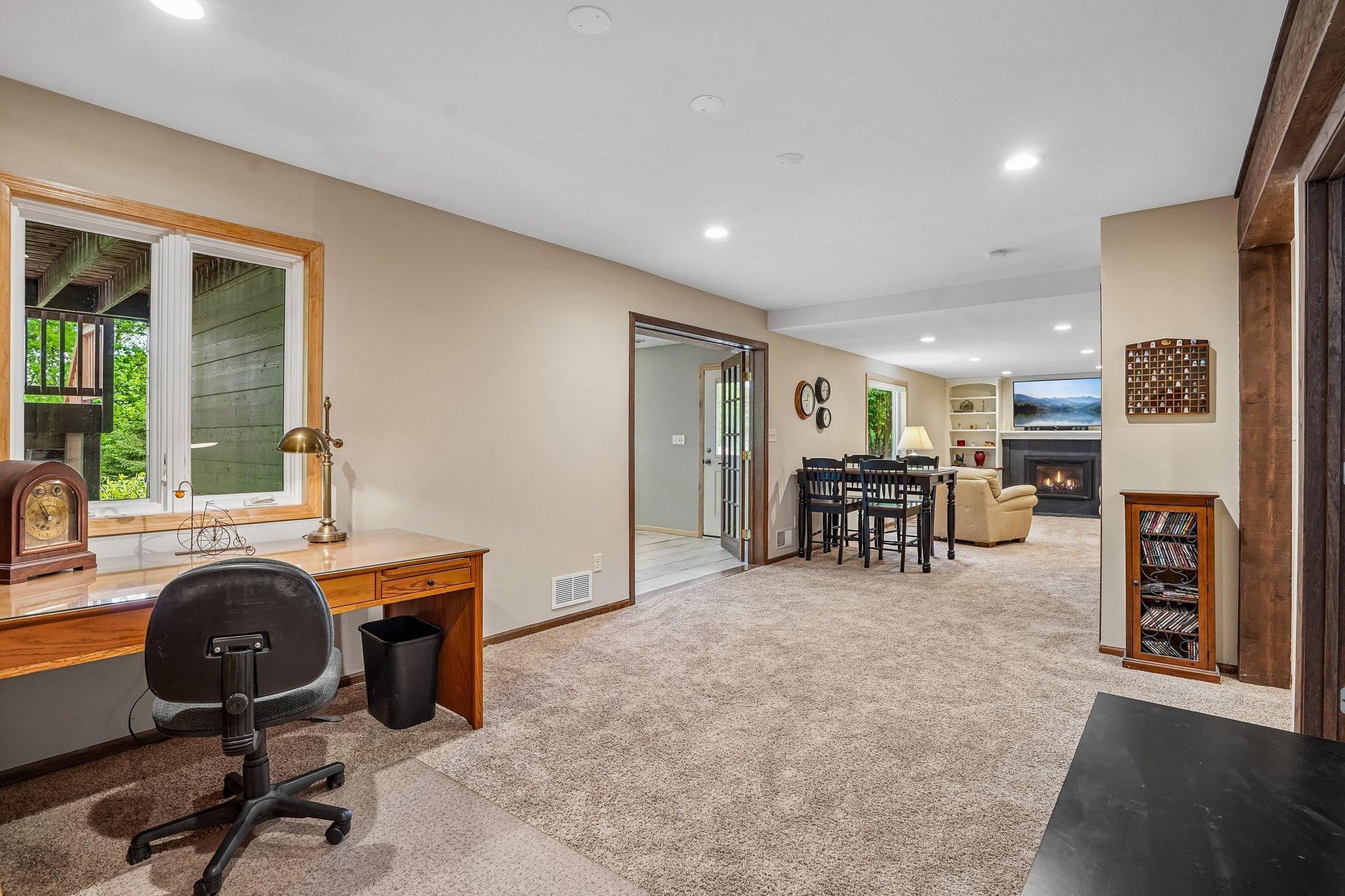 36-web-or-mls-Skyline Ave-S0905-036.jpg