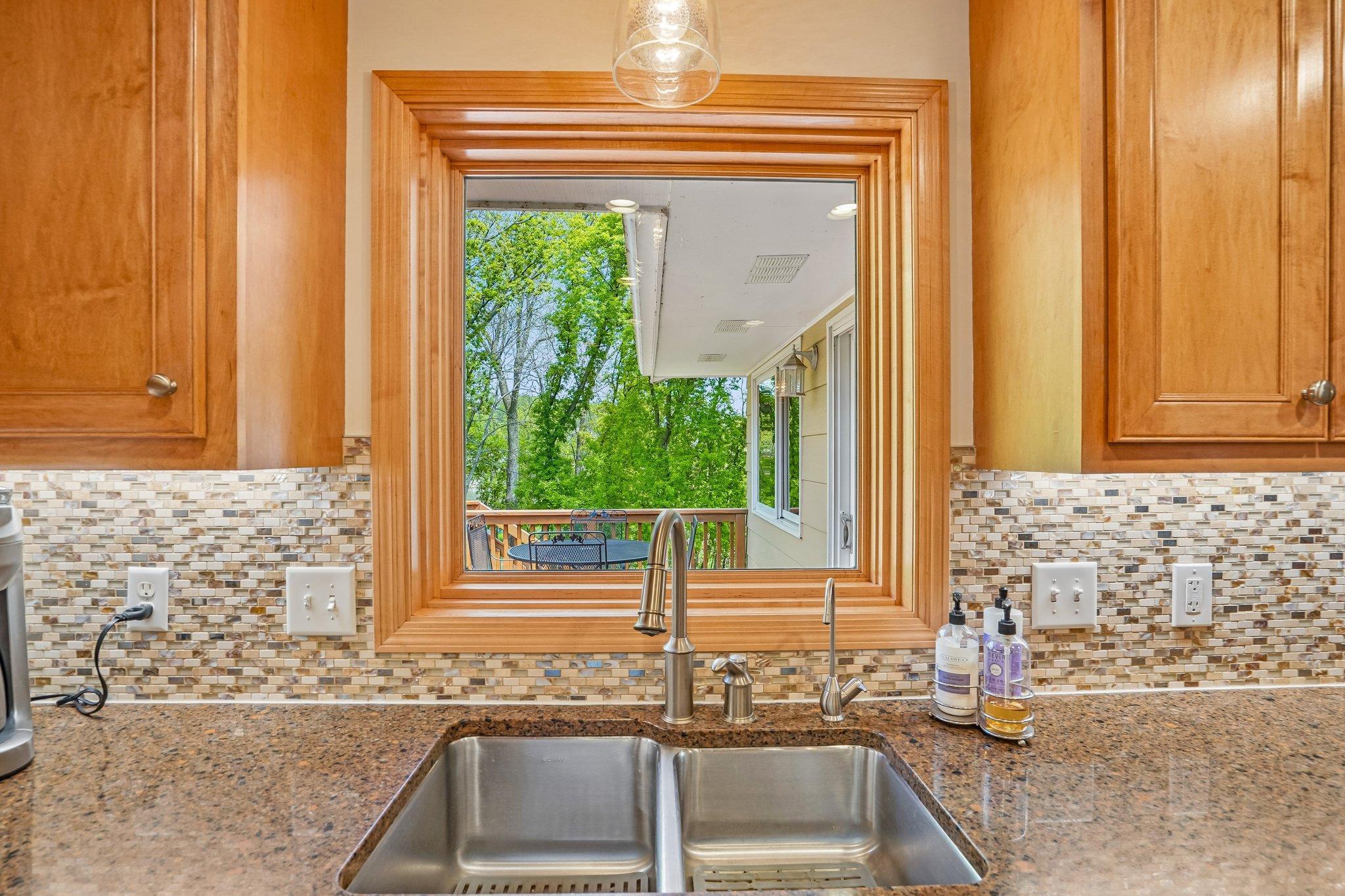 22-web-or-mls-Skyline Ave-S0905-022.jpg