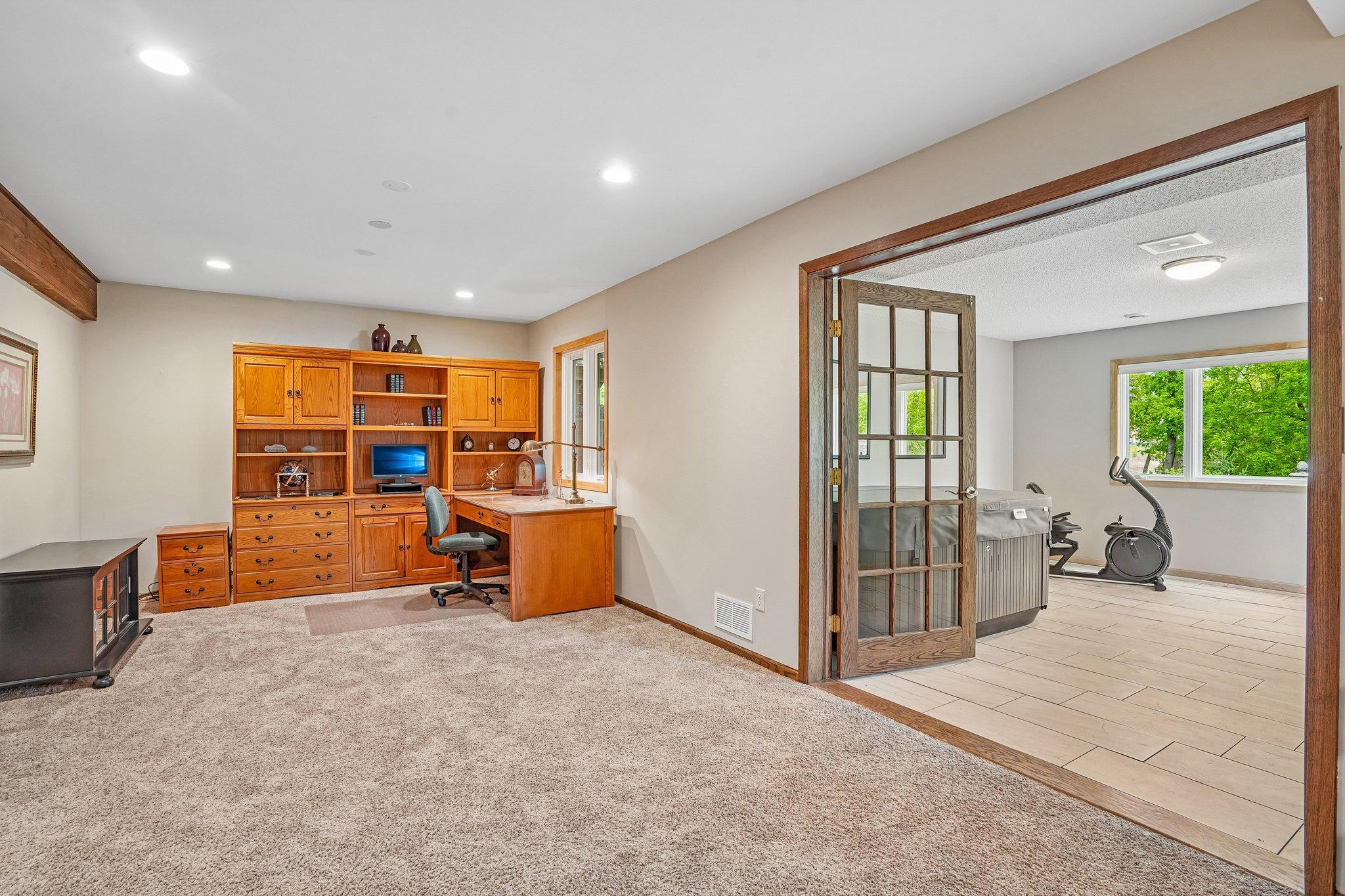 38-web-or-mls-Skyline Ave-S0905-038.jpg