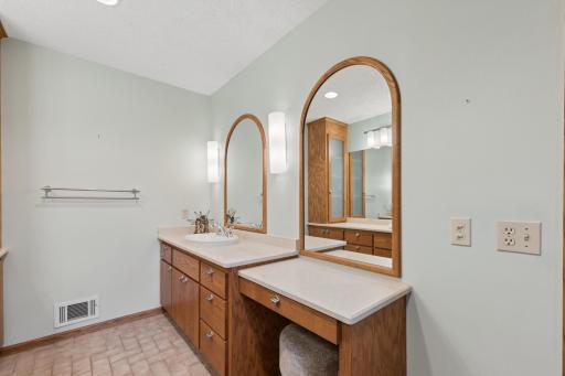8655 Hunters Way, Saint Paul, MN 55124