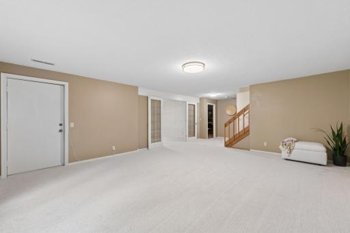 8655 Hunters Way, Saint Paul, MN 55124