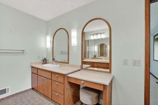 8655 Hunters Way, Saint Paul, MN 55124