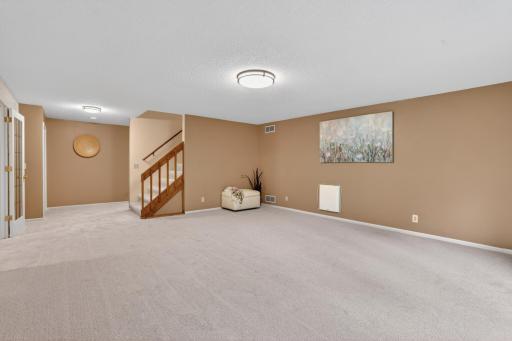 8655 Hunters Way, Saint Paul, MN 55124