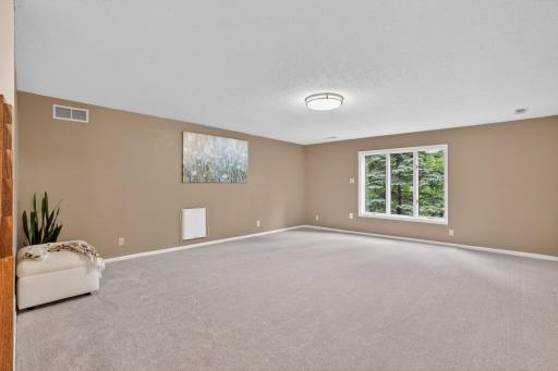 8655 Hunters Way, Saint Paul, MN 55124