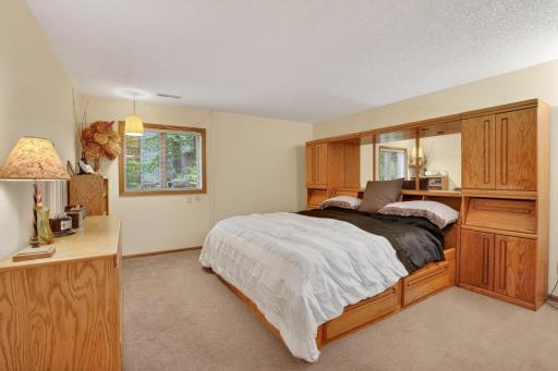 8655 Hunters Way, Saint Paul, MN 55124