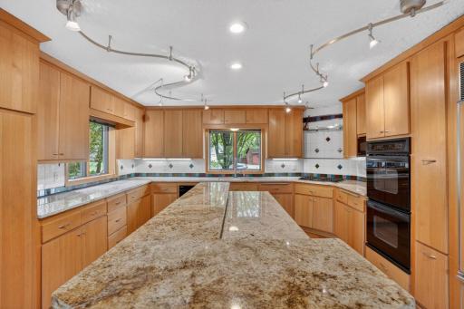 8655 Hunters Way, Saint Paul, MN 55124