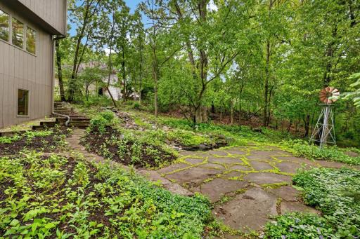 8655 Hunters Way, Saint Paul, MN 55124
