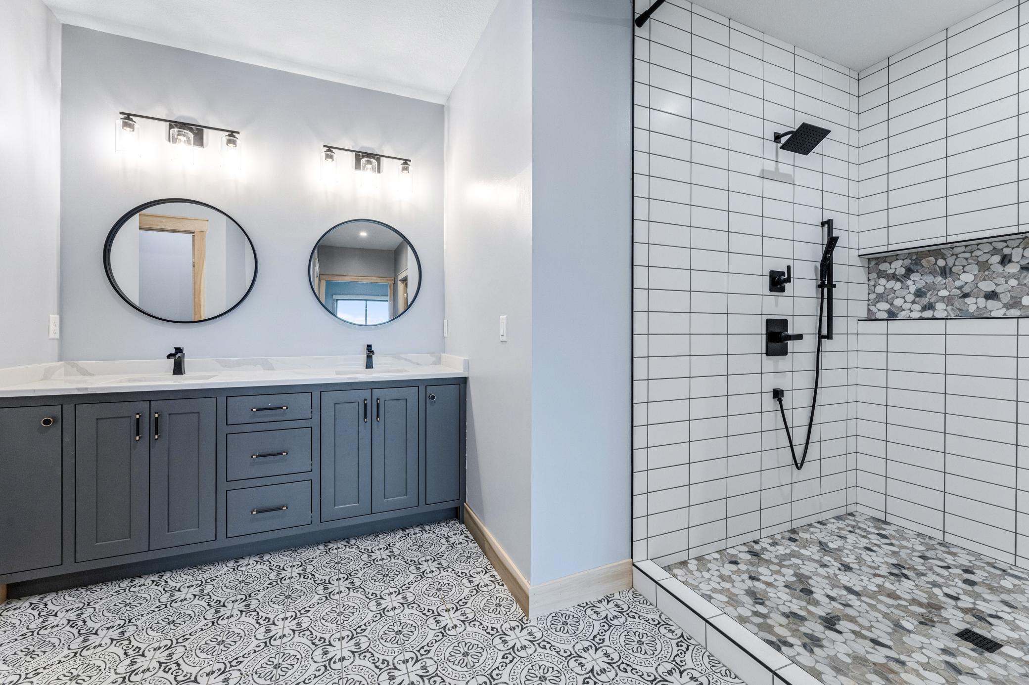 primary double sink/walk in shower