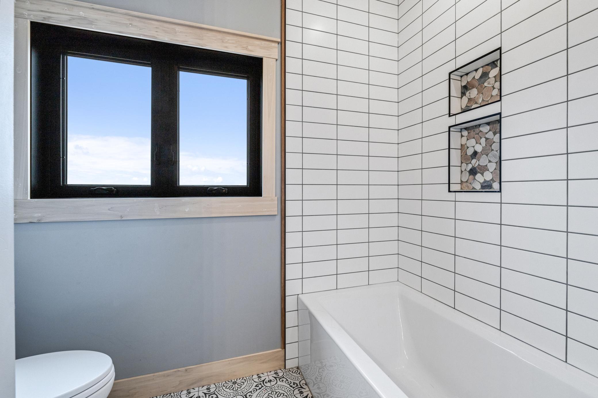 Full bathroom w window