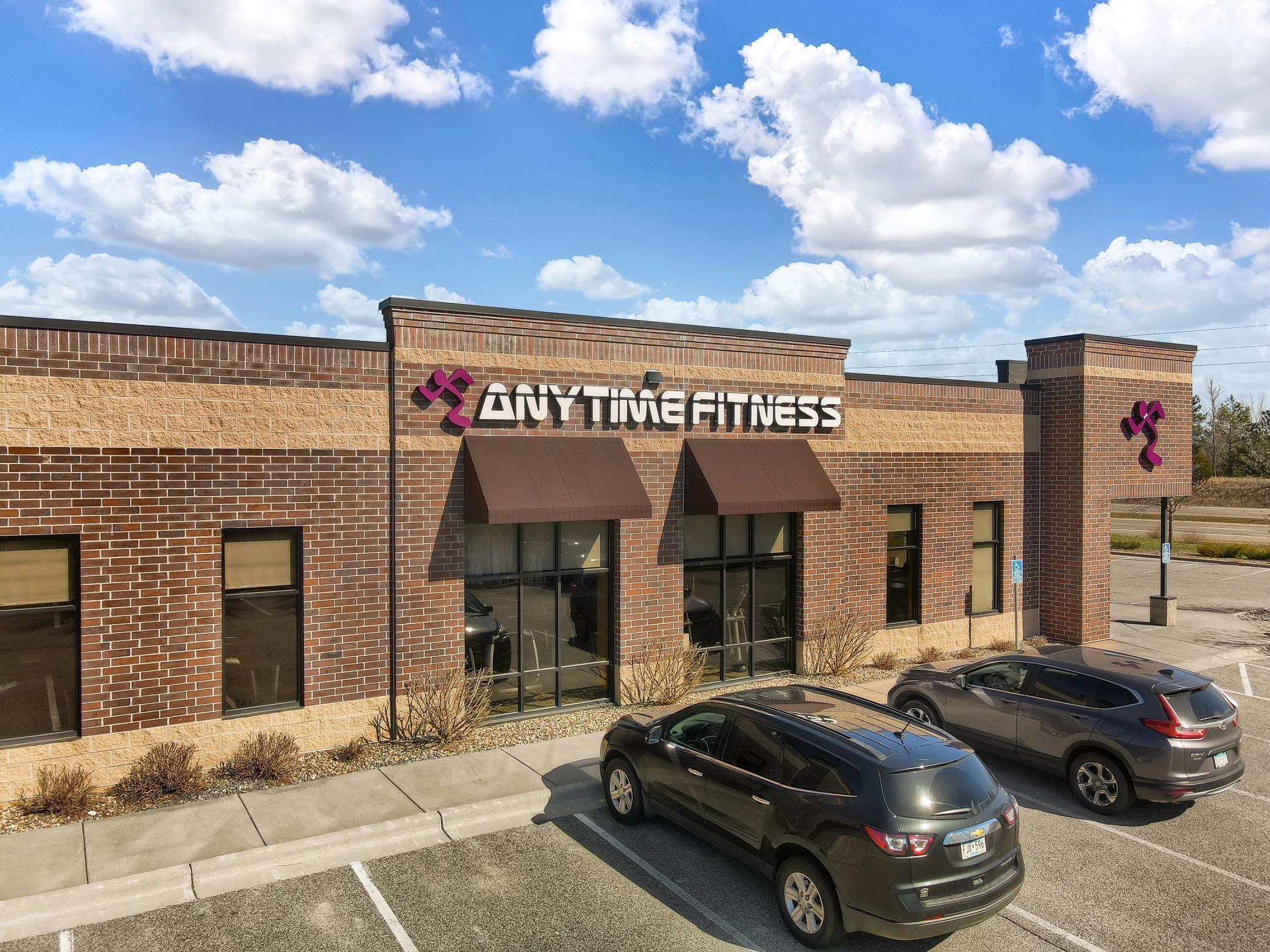 Enjoy these nearby amenities and conveniences!