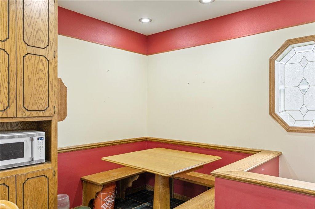 Eat-In Kitchen