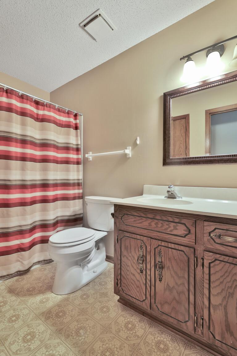 Upper level full bathroom