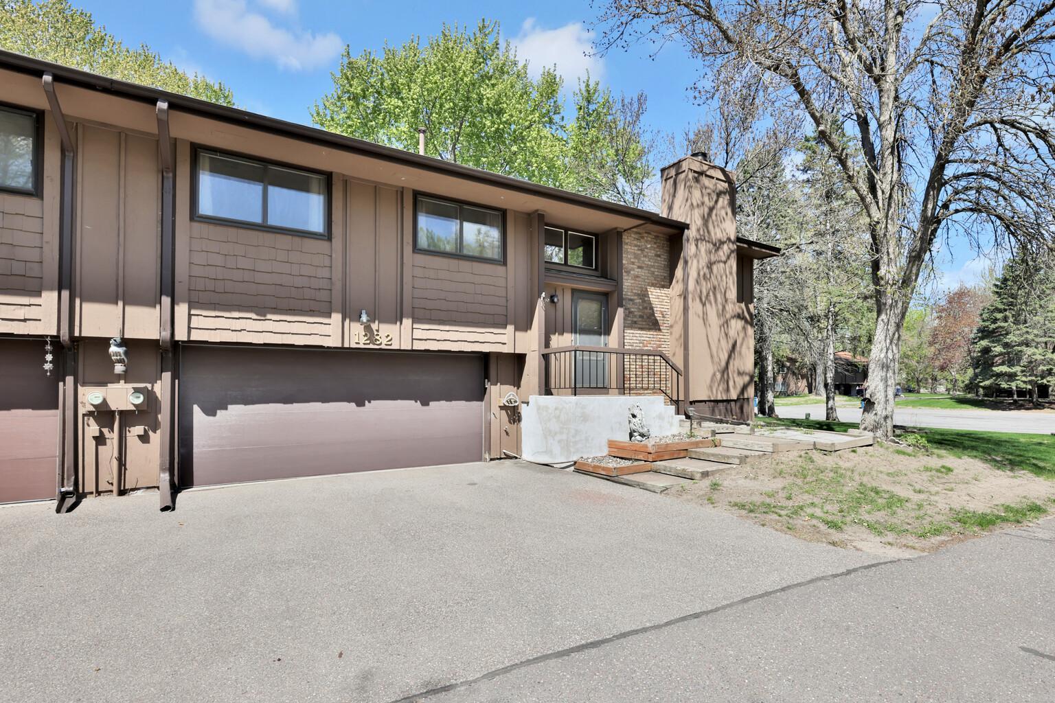 Welcome to 1282 Bridle Path Court