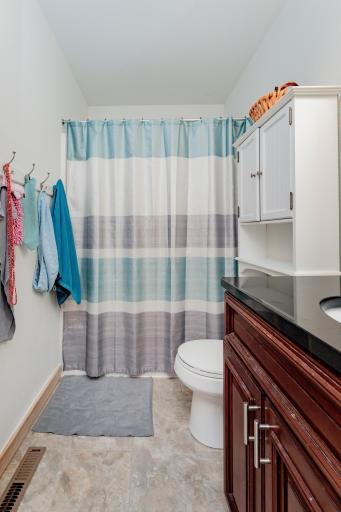 4290 Estate Drive S, Fargo, ND 58104
