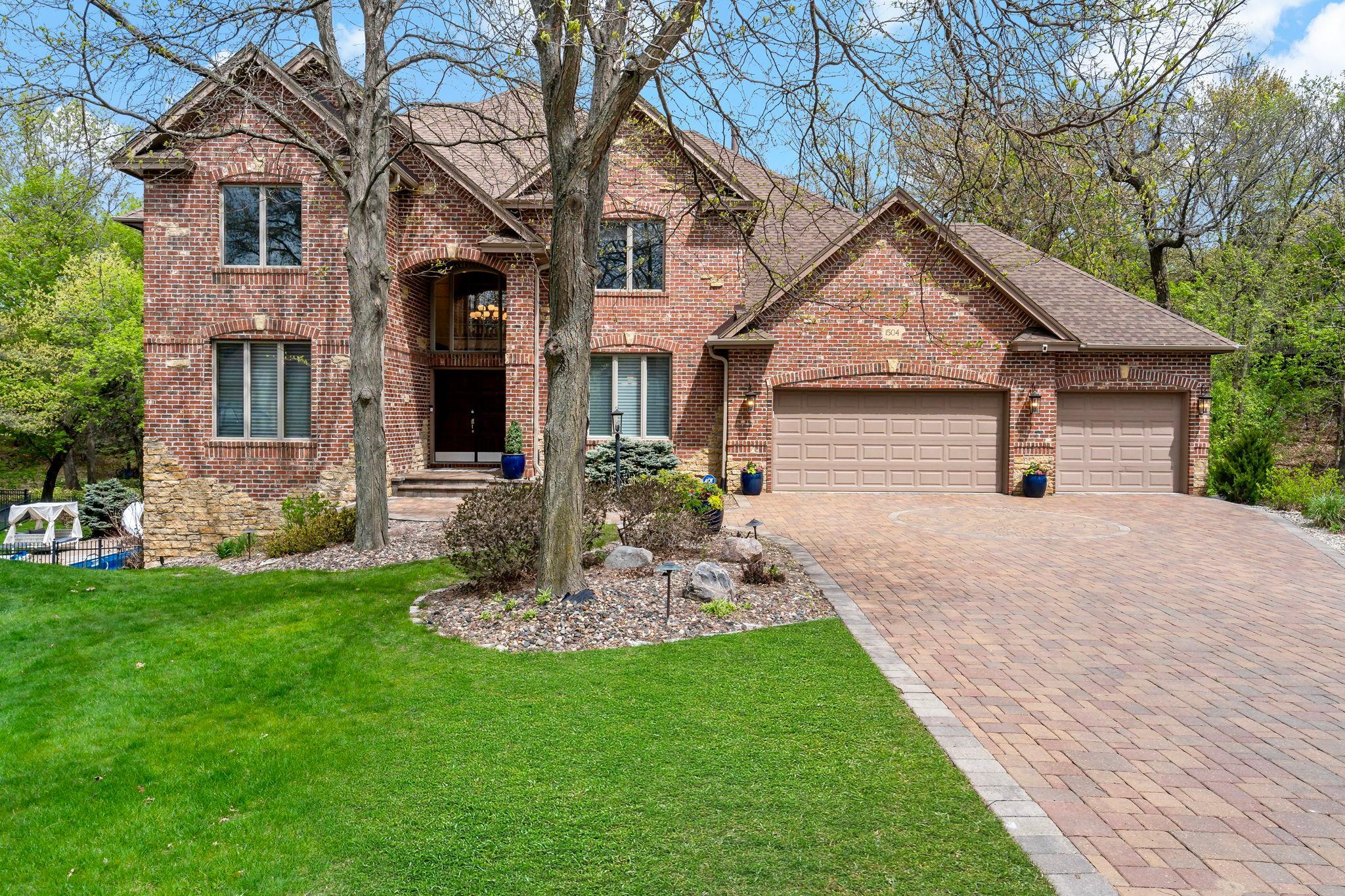 Welcome Home! Exceptional 6BR/5 BA Executive home on a cul-de-sac in the Summit Oaks neighborhood! Over 6000 square feet, extensive remodeling, and an amazing resort-style backyard with pool, amazing patio/fireplace area and gazebo! WOW!