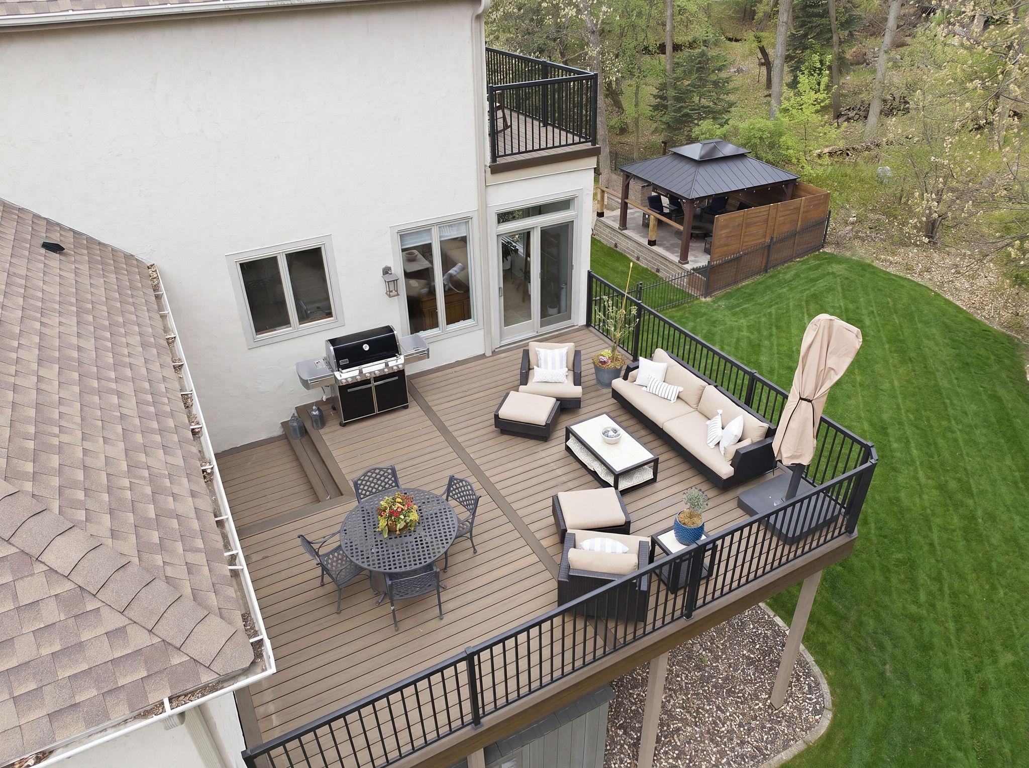 New maintenance-free deck, wonderful outdoor space!