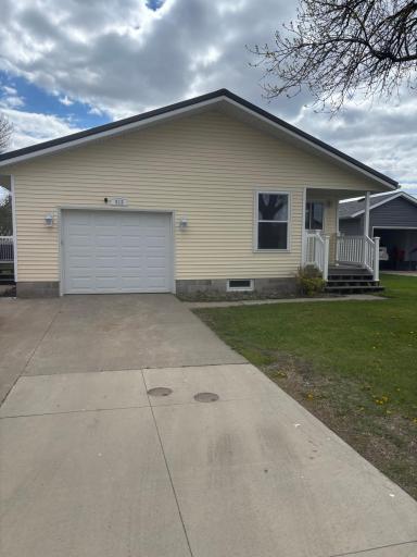 813 2nd Street W, Morgan, MN 56266