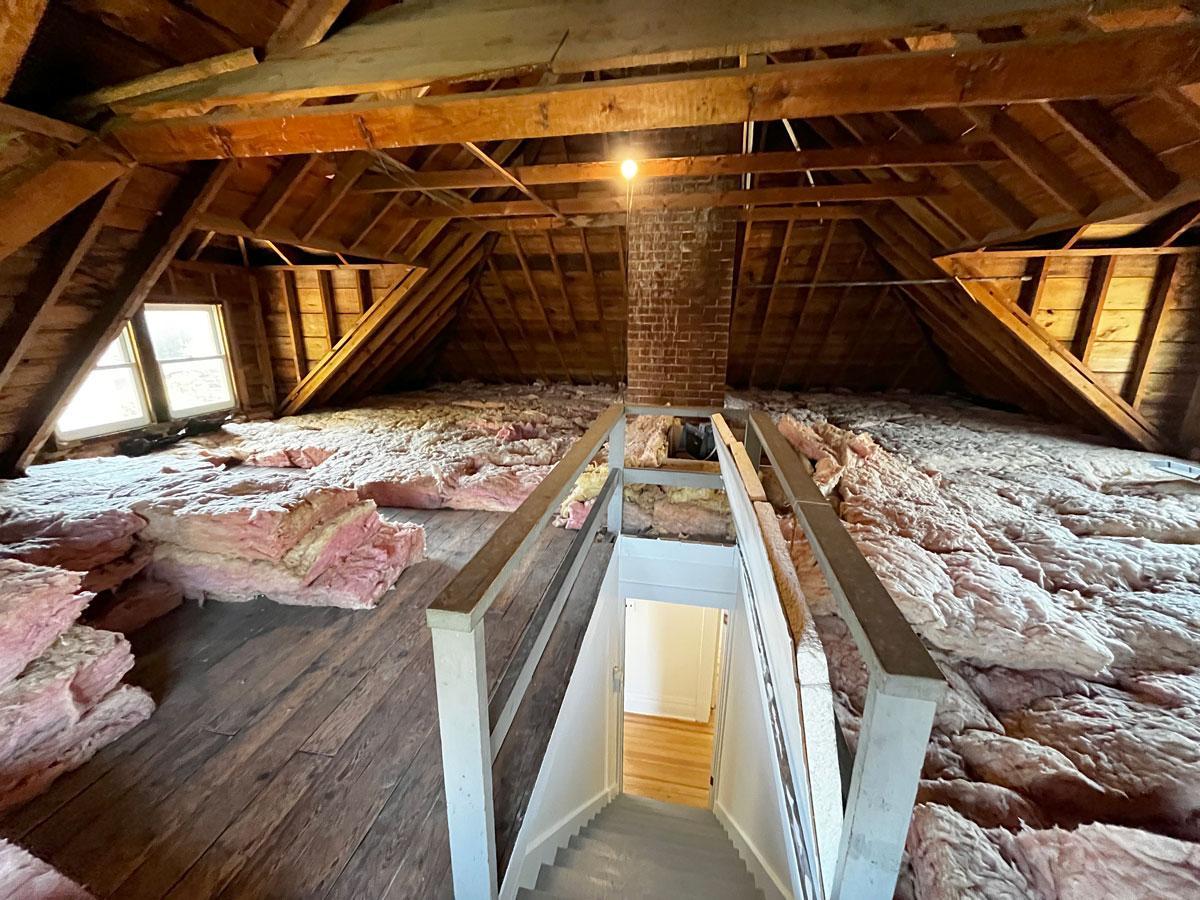 Great windows on three sides and vaulted ceilings! Could be amazing future living space.