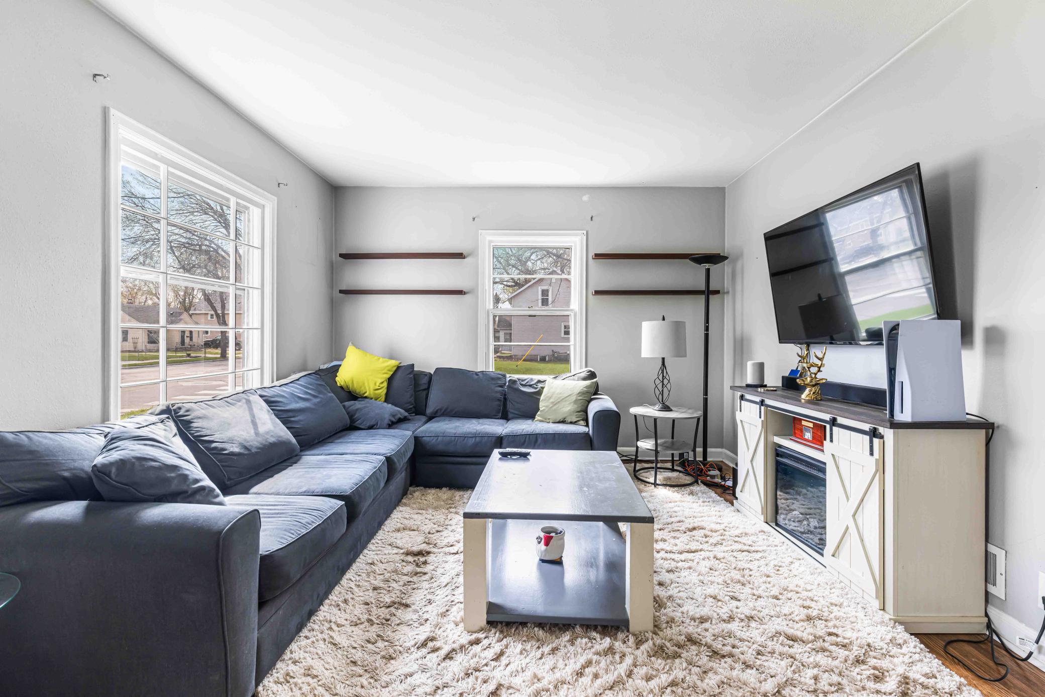Livingroom 2.jpg