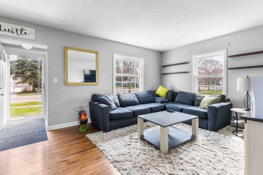 Livingroomjpg.jpg