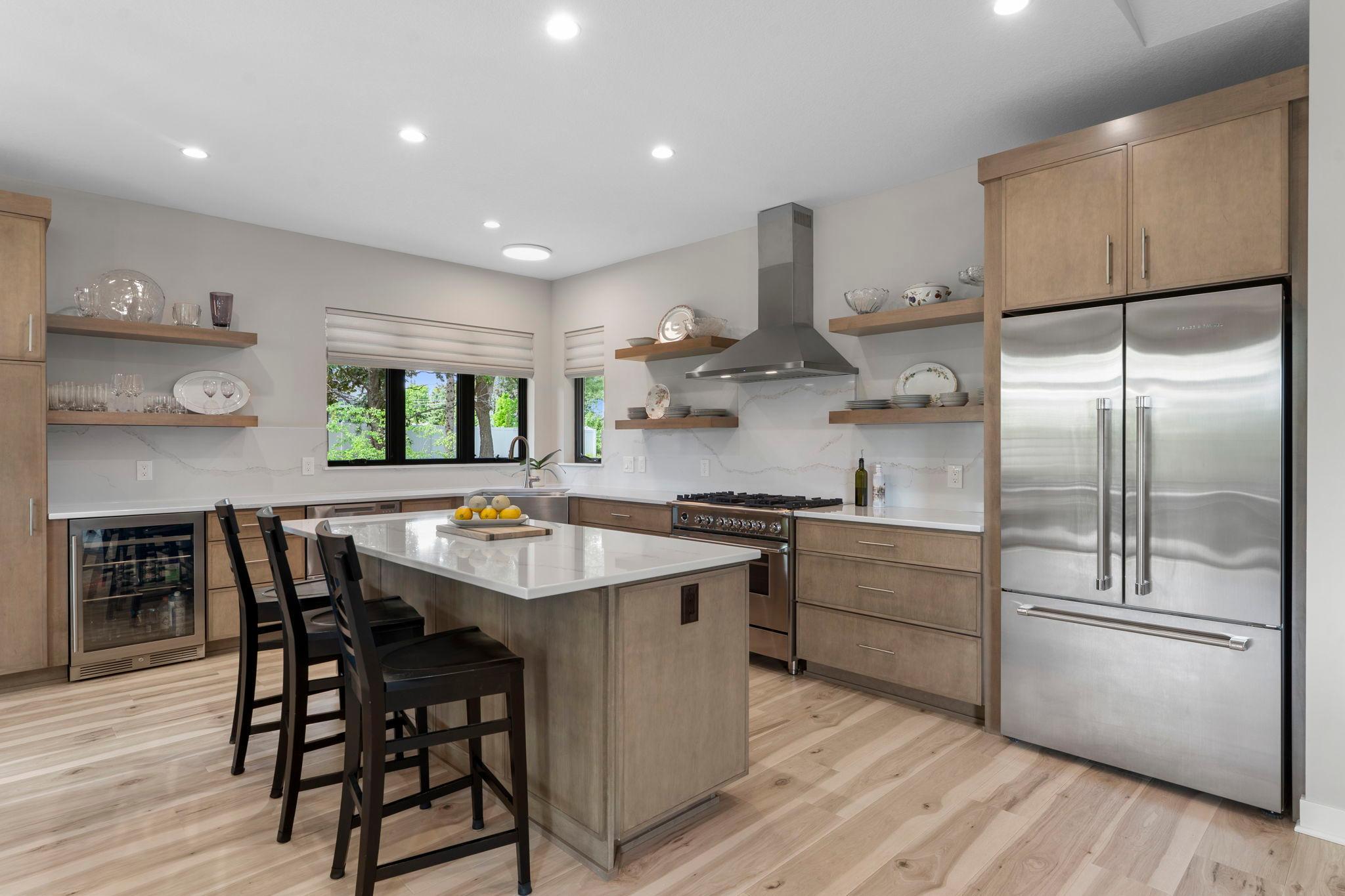 Kitchen w/beautiful custom cabinetry