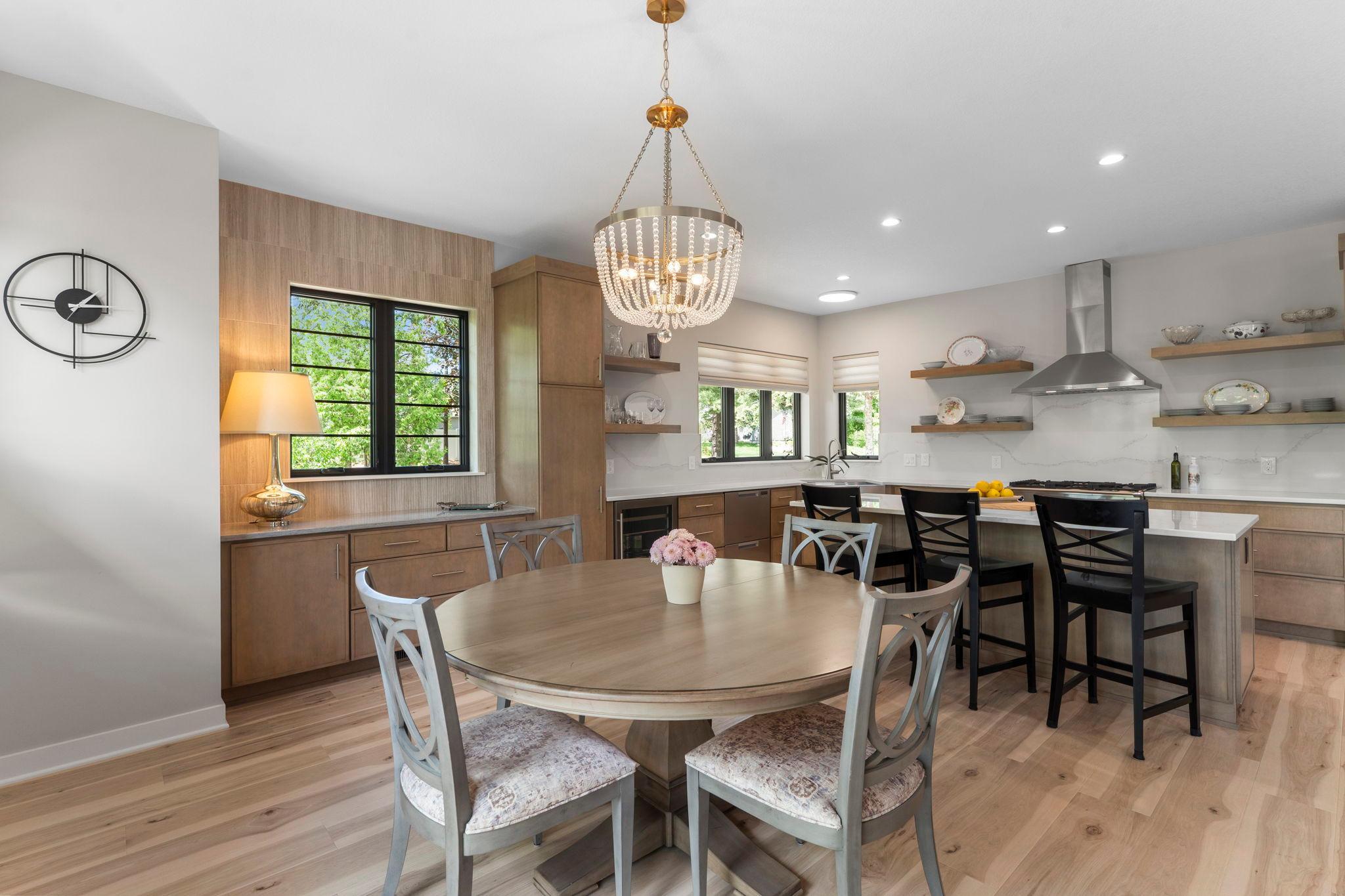 Dining off kitchen w/buffet